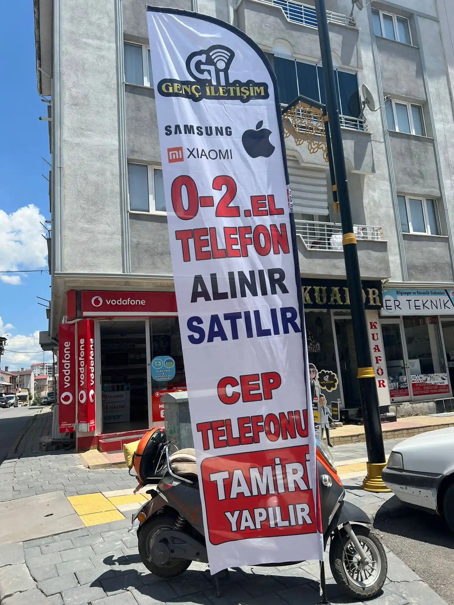 Cep Telefoncu Yelken Bayrağı-13